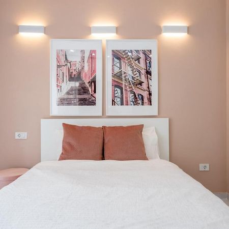 Fantastic City Center Apartment Bucharest Exterior photo
