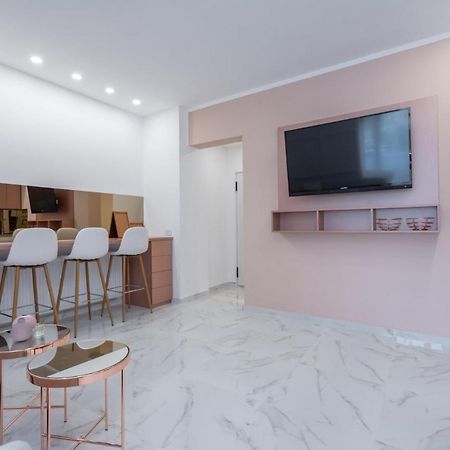 Fantastic City Center Apartment Bucharest Exterior photo
